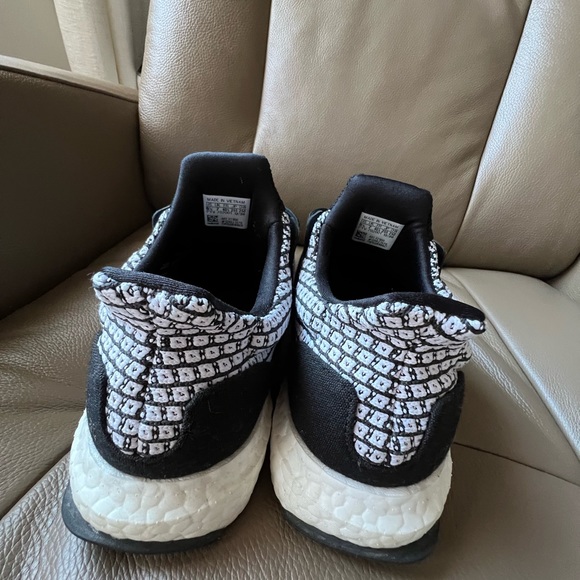 Adidas Ultraboost 5.0 DNA Core Black/Core Black/Cloud White - Picture 8 of 8